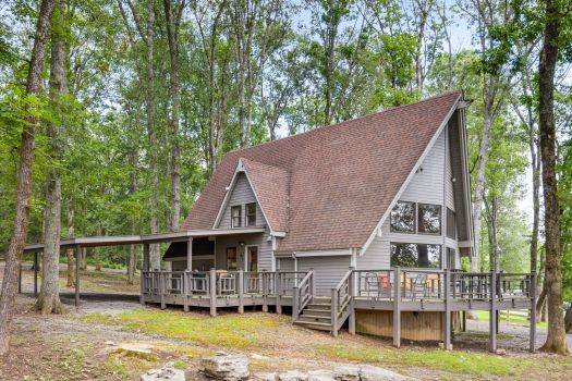 Cabins at a Tennessee wedding venue with cabins, perfect for guest lodging near Nashville