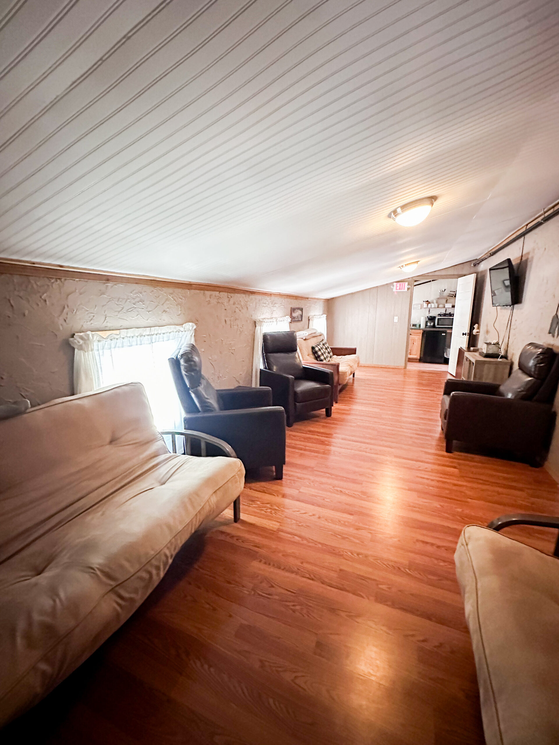 Rural Hill Farm-Sitting Area with TV