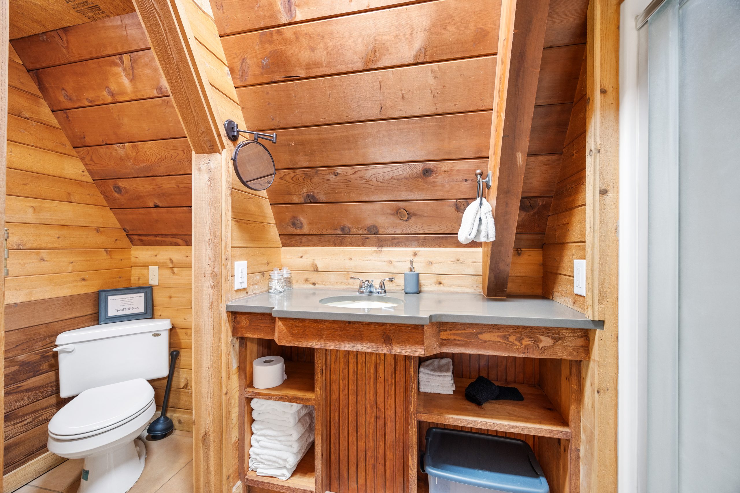 Rural Hill Farm-Chalet Full Bath