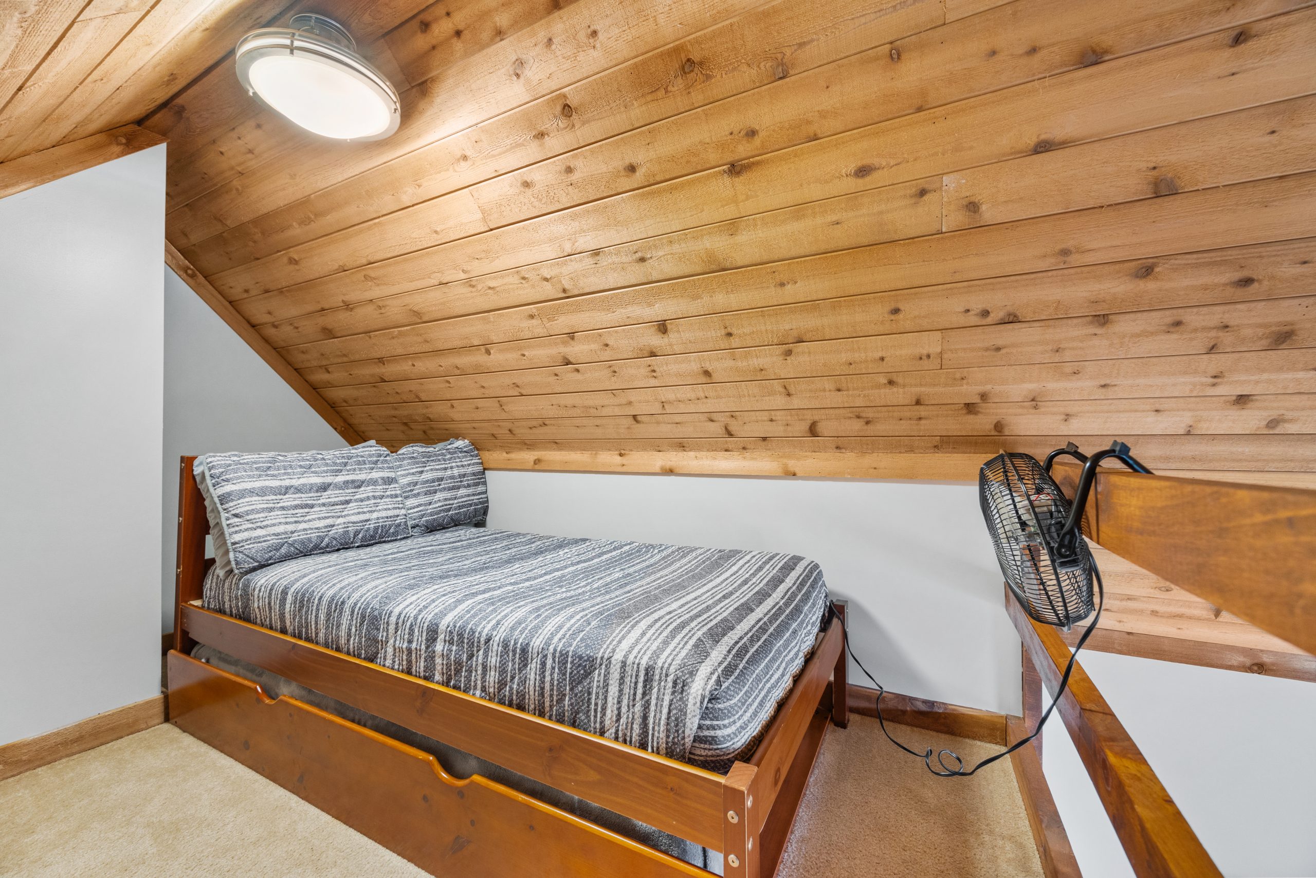 Rural Hill Farm-Cabin Bed