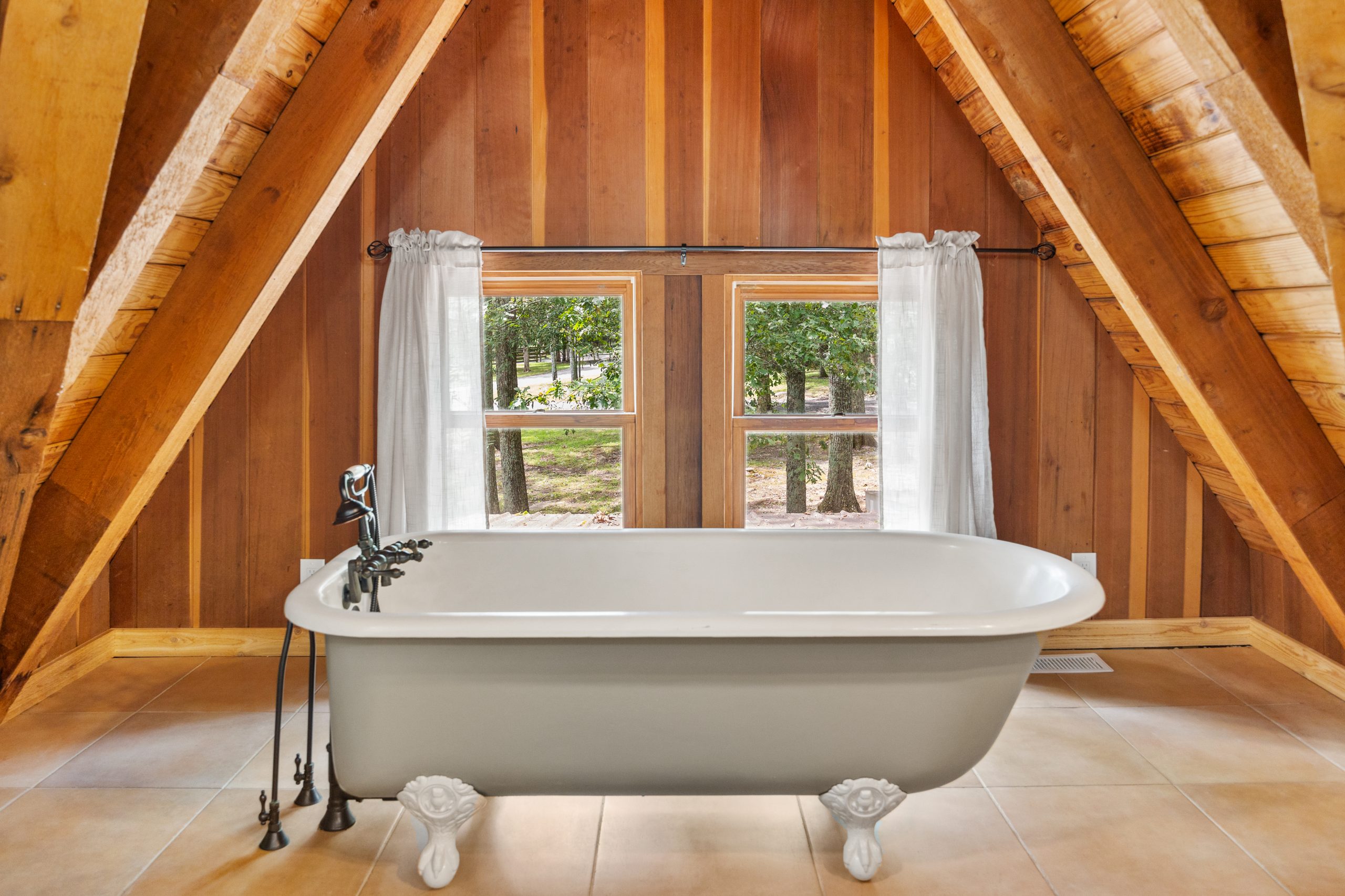 Rural Hill Farm-Clawfoot Tub Closeup