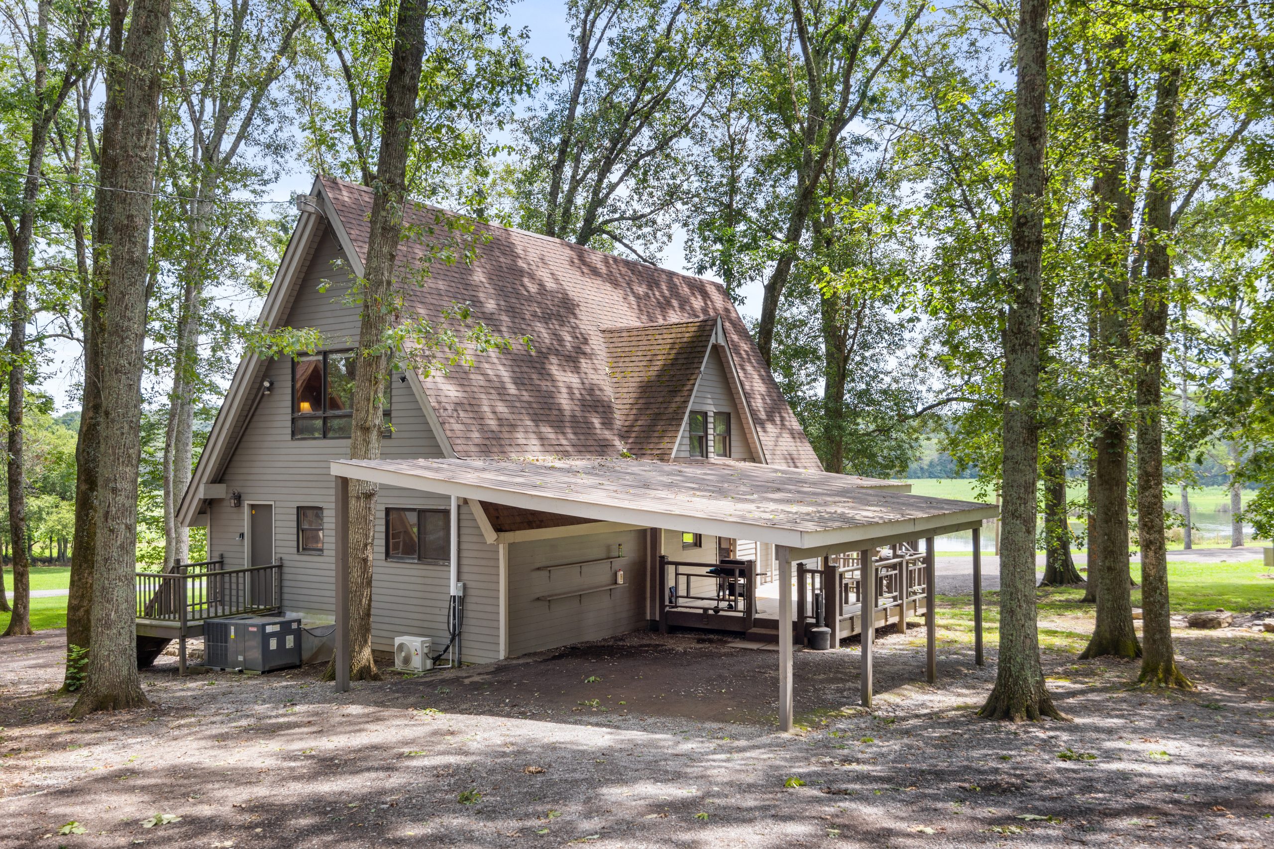 Rural Hill Farm-house covered area