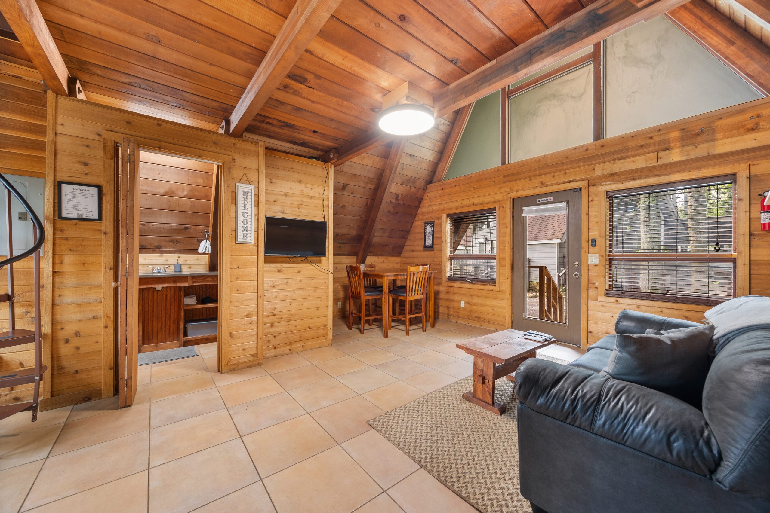 Rural Hill Farm-chalet living room